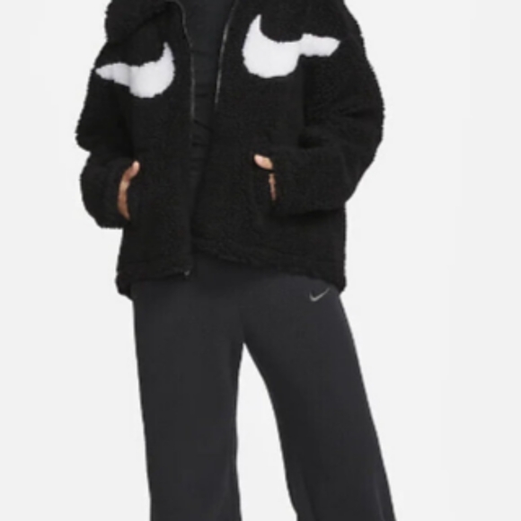Nike Jacket 🖤🤍 - Picture 3 of 4